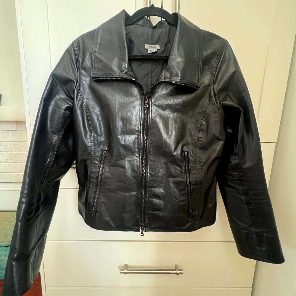 MO851 Fitted Black Leather Jacket